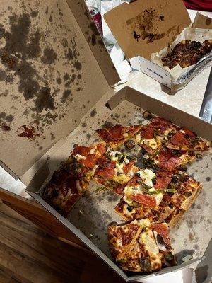 This is how our Deluxe Thin Crust pizza arrived