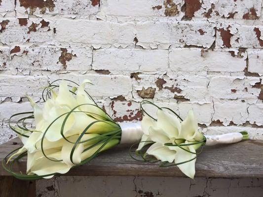 Clean and elegant calla lily bridal and bridesmaid bouquets.