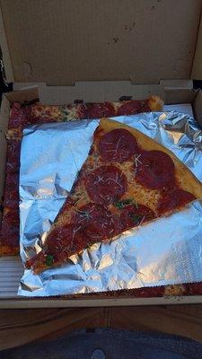 Single pepperoni slice