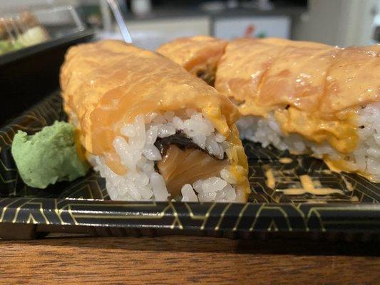 Spicy salmon roll