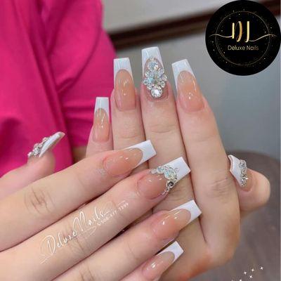 Deluxe Nails