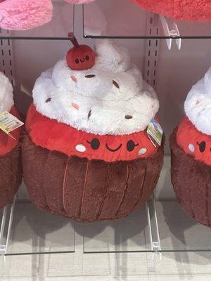 Omg! So cute! A cupcake stuffed animal!!