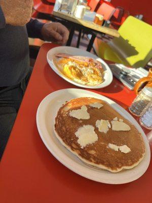 Pancakes eggs hash brown