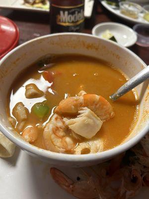 Fish and shrimp soup with vegetables and tortillas on the side