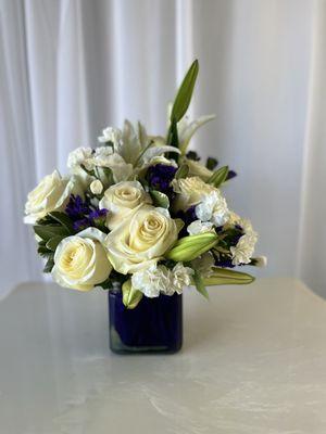 This bold yet tasteful bouquet is the perfect size for any desk and makes a great gift for Valentine's Day, a Birthday...