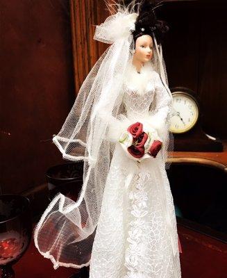 Stunning vintage bride doll.