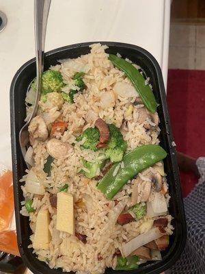 Vegetable fried rice, I asked them to put all the vegetables in and the chef showed off by making this tantalizing tasty cuisine Yummo!