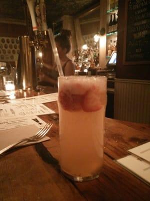 Strawberry Gin Fizz