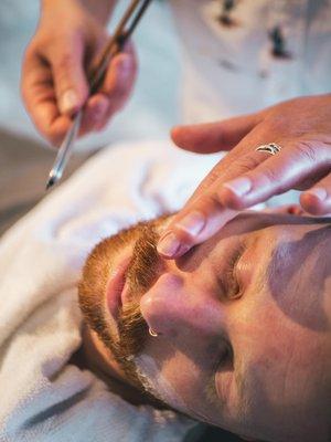 Urban Shave Dave gives a beard shaping.