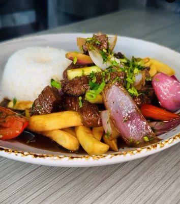 Lomo saltado