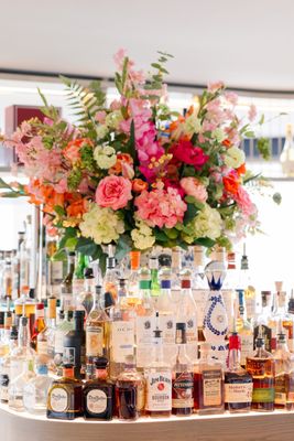 Florals on the bar are by Enchanted Florist