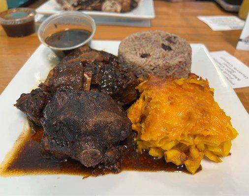 Oxtail, Mac&Cheese, beans and rice