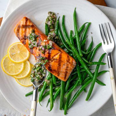 Grilled Salmon Over Green Beans