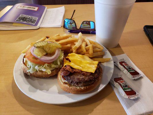 Bacon Cheeseburger w/fries