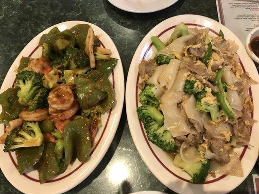 Drunken noodles with beef and strange flavor seafood