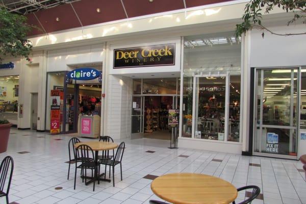 Store front in the Beaver Valley Mall.