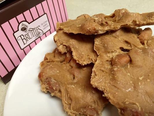 Soft peanut brittle