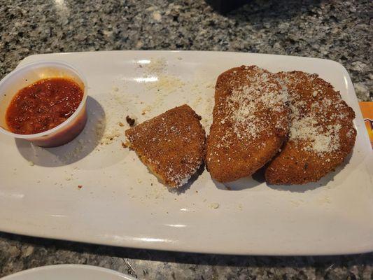 Mozzarella App - There were 4 pieces, good portion, good taste!