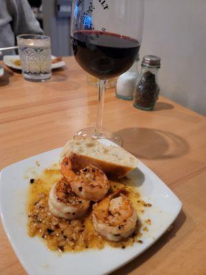 Shrimp with garlic and wine sauce