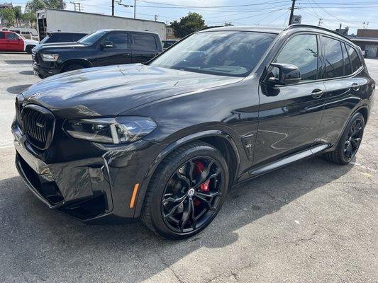 Car with blacked out rims.