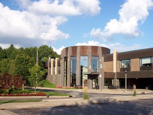 Exterior view of the Hedberg Public Library.