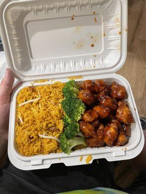 Lunch General Tso's Chicken, Fried Rice, Cooked Broccoli