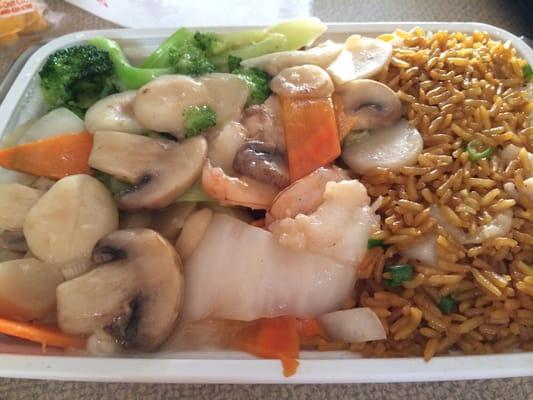 Shrimp and mix vegetables with riced rice and egg roll. Massive portions that wont go uneaten.