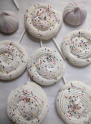 Meringue pops