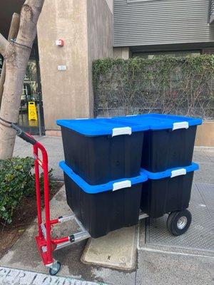 Storage pick up and delivery service from downtown San Diego condos.