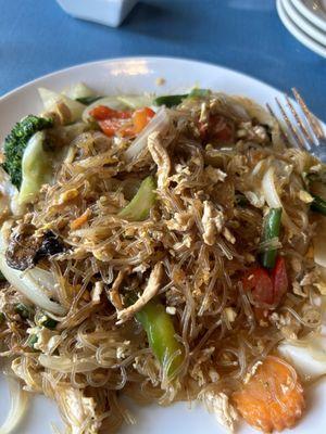 Glass noodle with chicken and veggies