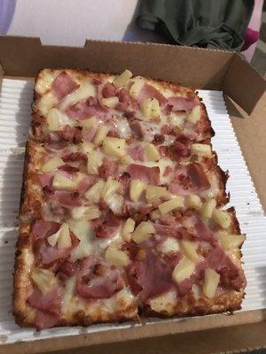 Detroit Style Deep Dish Hawaiian Pizza