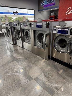 Different size washer ranging from 80-20 lbs