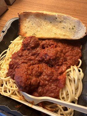 Spaghetti and meatballs with complimentary garlic bread