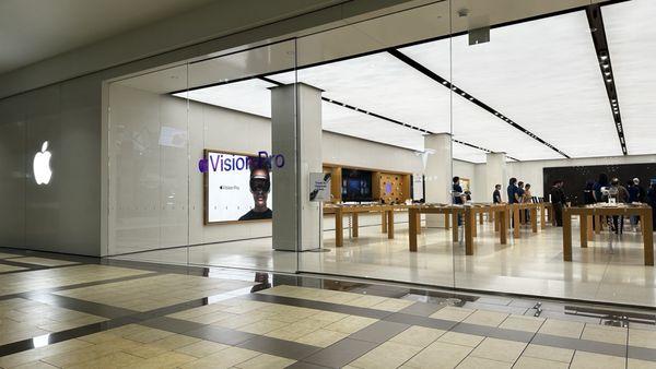 Apple Brea Mall