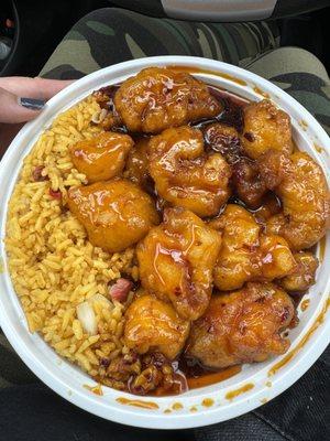 Lunch special #4 general tso's chicken  Served with roast pork fried rice + 2 large crab Rangoon all for $7.21 + tax