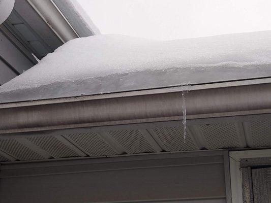 2021 Ice dams caused by faulty ventilation with Avalon Ridge vent