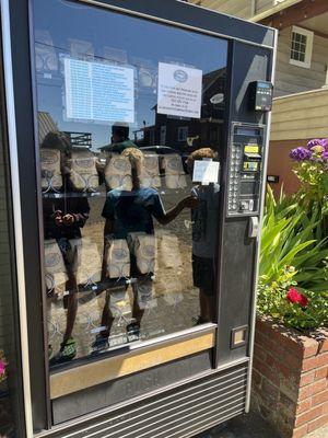 Really cool bean vending machine outside the shop in case they're closed! Ground and whole bean! Credit card only