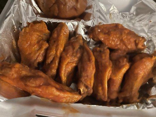 8 piece traditional wings with hot sauce