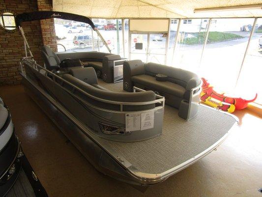 Lou Wendell Marine Sales Avalon pontoon boat and Honda Outboards