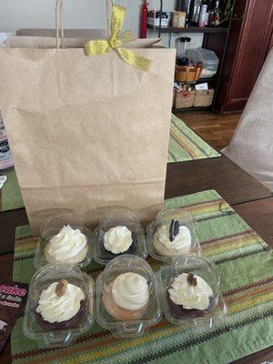 Half dozen cupcakes Oreo Cookie Red Velvet Cupcake Chocolate Cupcake Wedding Cake Strawberry Cupcake