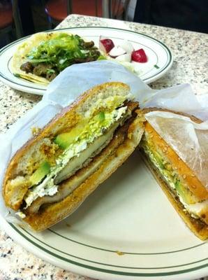 Cemitas Con Pollo.