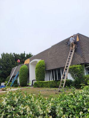 New Shingles roof installation