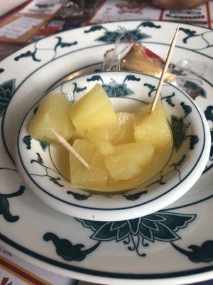 Ahhh the good ole days when the fortunes came with pineapple chunks. Such a refreshing end to the dinner.