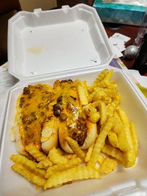 Chilli dog with fries