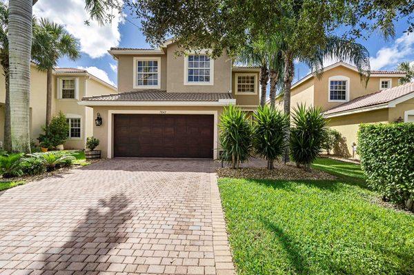 Just listed 4 bedroom 2.5 bath Greystone In Boynton Beach! $389,900