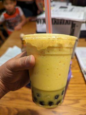 Mango/pineapple smoothie with boba