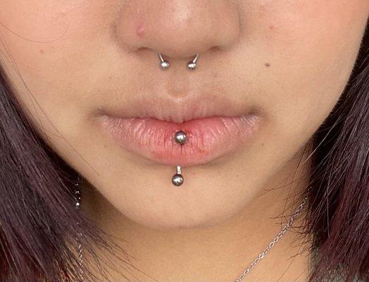 Vertical labret piercing