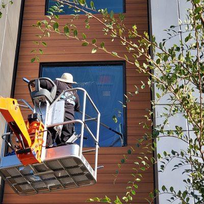 Multi level commercial Premium Window Cleaning. Hotel window Cleaning