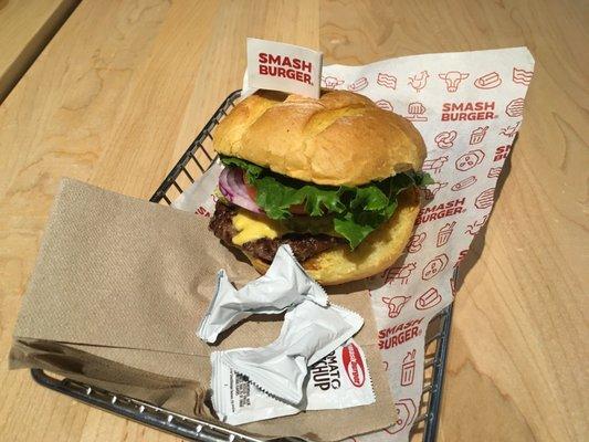 Single classic smash burger, meat needs some more flavor in my opinion, bun is not bad.