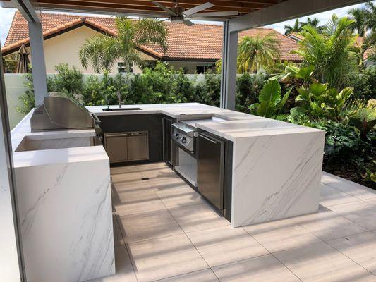 Outdoor Kitchen by Luxapatio